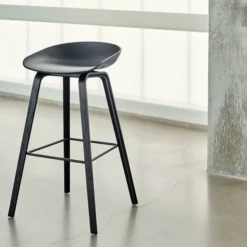 About A Stool AAS32 Barstol Svart Lackerad Ek