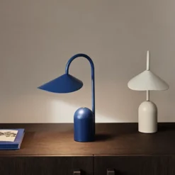 Arum Portabel Bordslampa