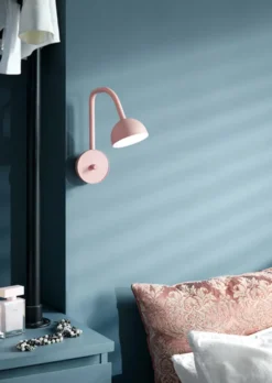 Blush Vägglampa