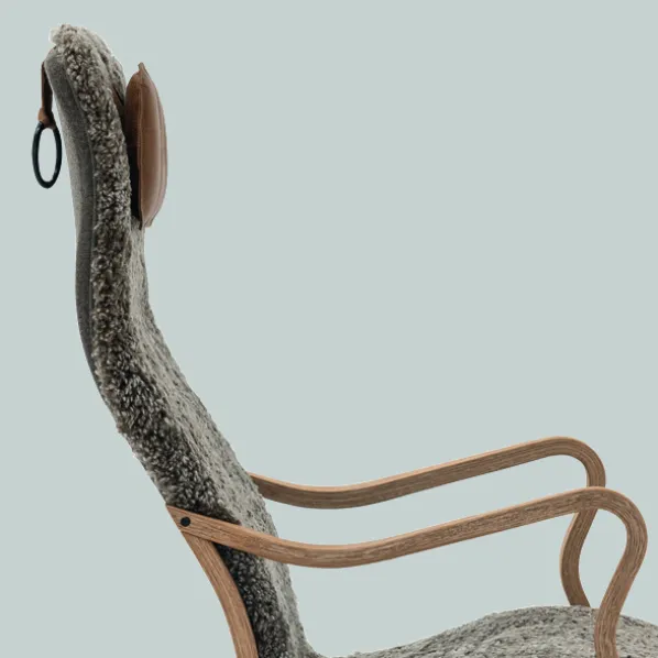 Chic Wood Fåtölj och Pall Fårskinn