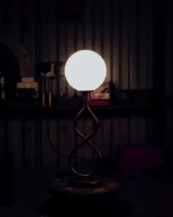 Eld Klot Bordslampa