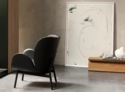 Embrace Large Fåtölj Och Pall Elmosoft Svart Läder