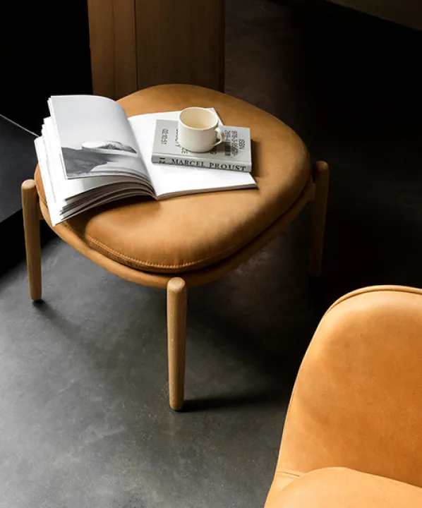 Embrace Small Fåtölj Och Pall Vintage Cognac Läder