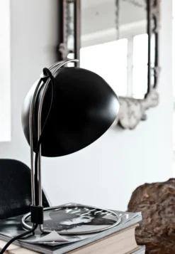 Flowerpot VP4 Bordslampa
