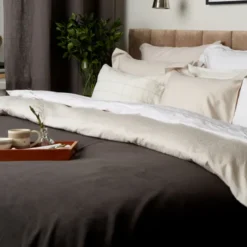 Hotel Velvet Bedspread Överkast Beige