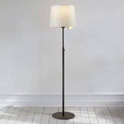 Kaksi Golvlampa