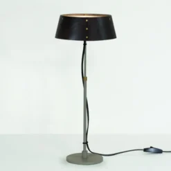 Karl 926 Bordslampa Läder Hög