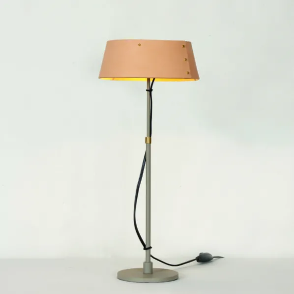 Karl 926 Bordslampa Läder Hög