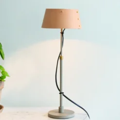 Karl 925 Bordslampa Läder Låg