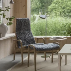 Lamino Fotpall Gotlandsfårskinn Ek
