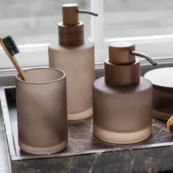 Modest Tandborstmugg Walnut