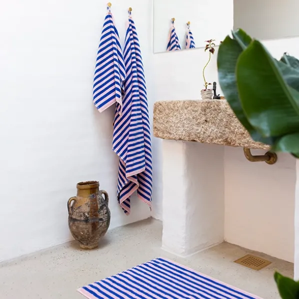 Naram Badrumsmatta Dazzling Blue & Rose