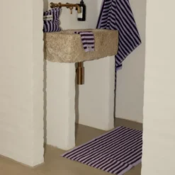 Naram Badrumsmatta Wine & Lavender Blue