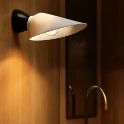 Plume Bathroom Vägglampa