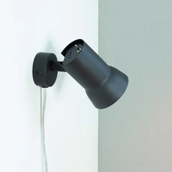 P 7 138 Vägglampa