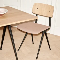 Pyramid Table 02 Matbord