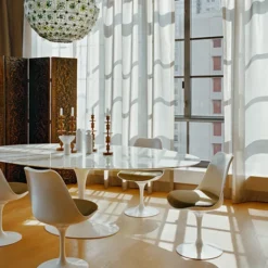 Saarinen Matbord Ovalt