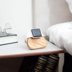 Tetra Nightstand Laddningsstation Olivträ