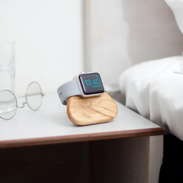 Tetra Nightstand Laddningsstation Olivträ