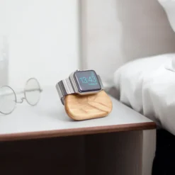 Tetra Nightstand Laddningsstation Olivträ