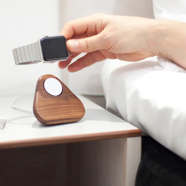 Tetra Nightstand Laddningsstation Valnöt