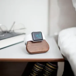 Tetra Nightstand Laddningsstation Valnöt