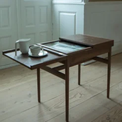 The Art Collectors Table Sidobord