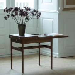 The Art Collectors Table Sidobord