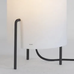 Trefot Bordslampa