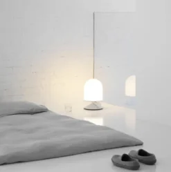 Vinge Bordslampa