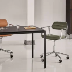 Vipp 453 + Swivel Skrivbordsstol – Utan Hjul