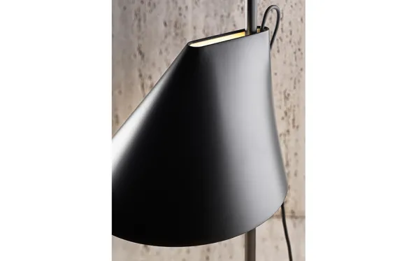 Yuh Vägglampa